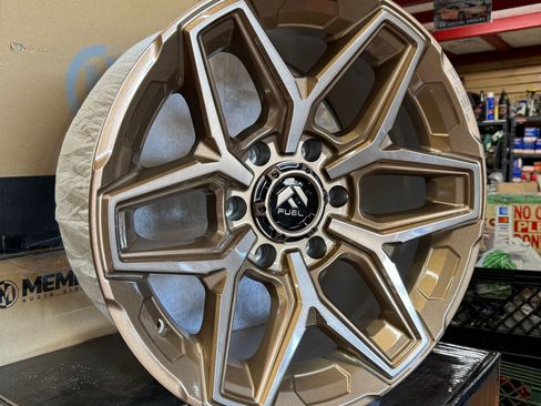 Used 2018 Chevrolet Silverado 1500 LT w/ Texas Edition RWD image 11