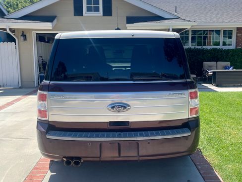 Used 2011 Ford Flex Limited FWD image 4