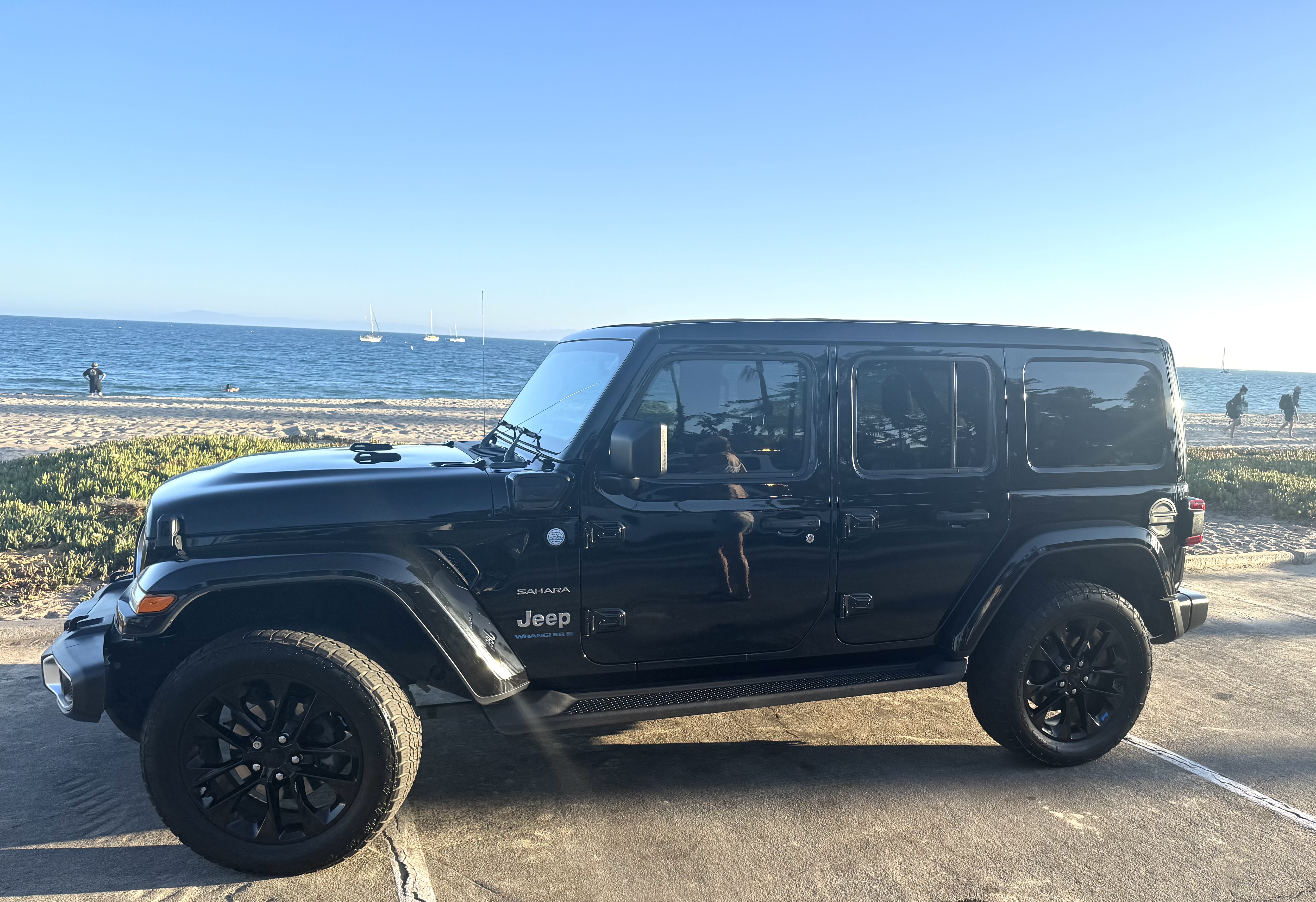 Used 2023 Jeep Wrangler Unlimited Sahara w/ Cold Weather Group AWD/4WD image 2