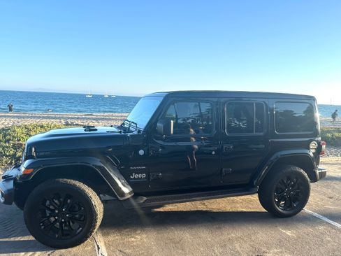 Used 2023 Jeep Wrangler Unlimited Sahara w/ Cold Weather Group AWD/4WD image 2