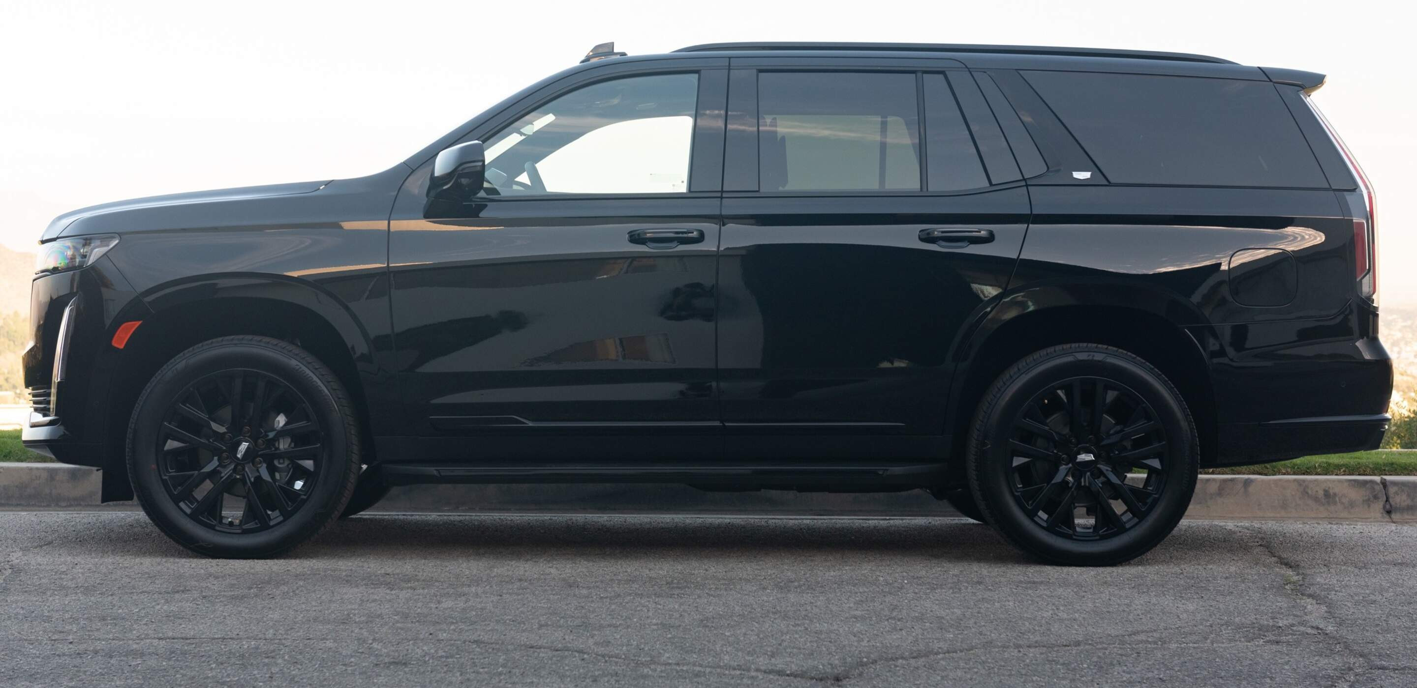 Used 2022 Cadillac Escalade Sport Platinum w/ LPO, ONYX Package AWD/4WD image 17