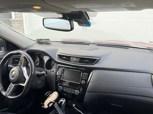 Used 2019 Nissan Rogue SL w/ Premium Package AWD/4WD image 11