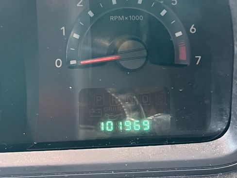 Used 2010 Dodge Journey SXT w/ Flexible Seating Group image 17