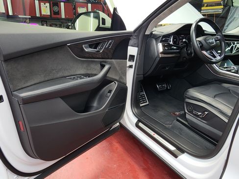 Used 2020 Audi Q8 Prestige w/ Prestige Package image 9