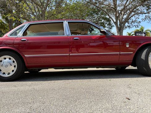 Used 2000 Jaguar XJ Vanden Plas image 11