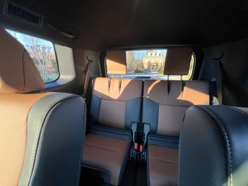 Used 2025 Lexus GX 550 w/ Accessory Package (2T) image 15