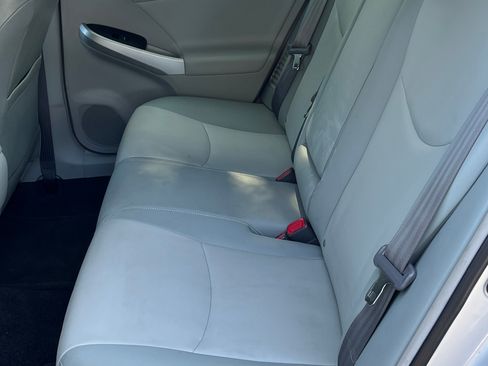 Used 2015 Toyota Prius Five image 11