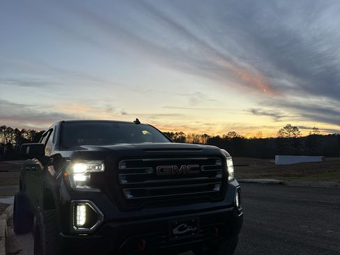Used 2020 GMC Sierra 1500 AT4 image 1