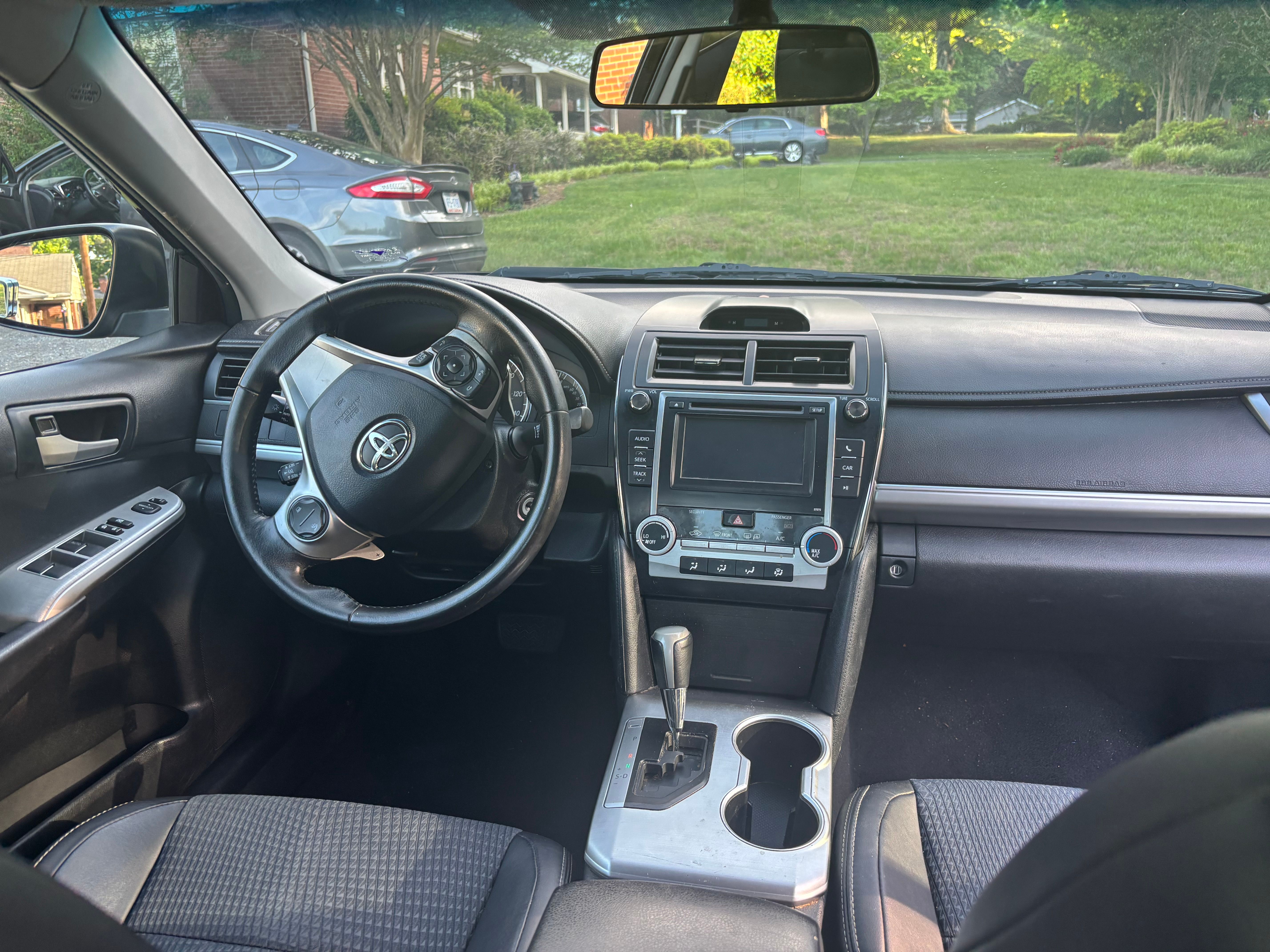 Used 2013 Toyota Camry SE FWD image 2