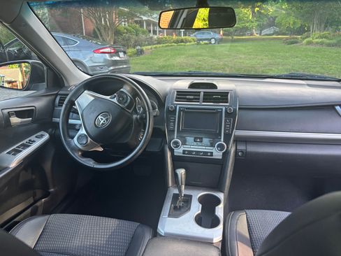 Used 2013 Toyota Camry SE FWD image 2
