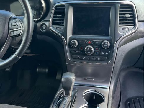 Used 2018 Jeep Grand Cherokee Laredo image 8