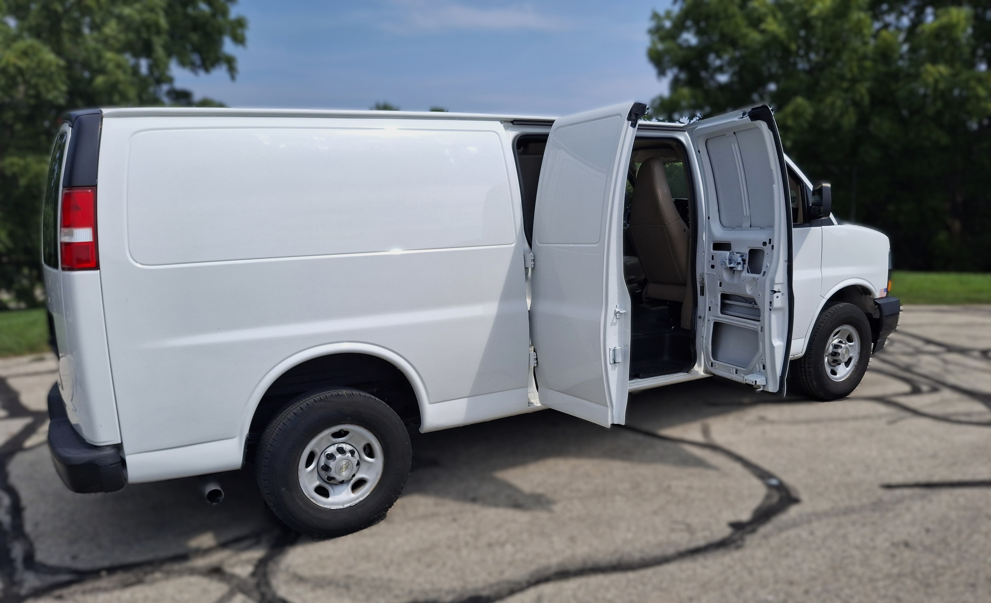 Used 2021 Chevrolet Express 2500 Extended w/ Driver Convenience Package RWD image 9