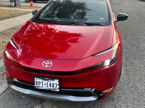 Used 2024 Toyota Prius XLE image 1