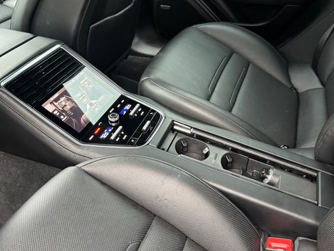 Used 2018 Porsche Panamera 4S image 18