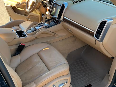 Used 2013 Porsche Cayenne S image 25