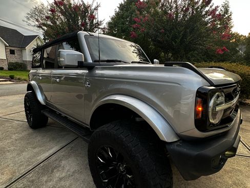 Used 2022 Ford Bronco Outer Banks AWD/4WD image 4
