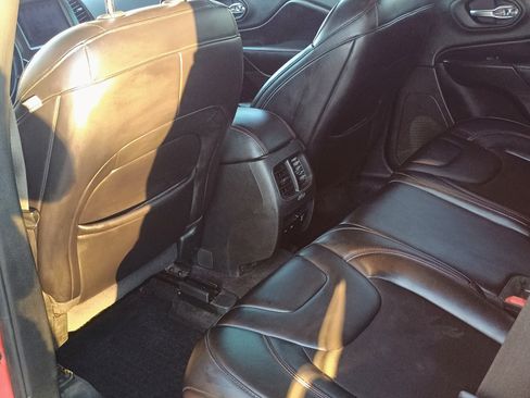 Used 2019 Jeep Cherokee Trailhawk image 12