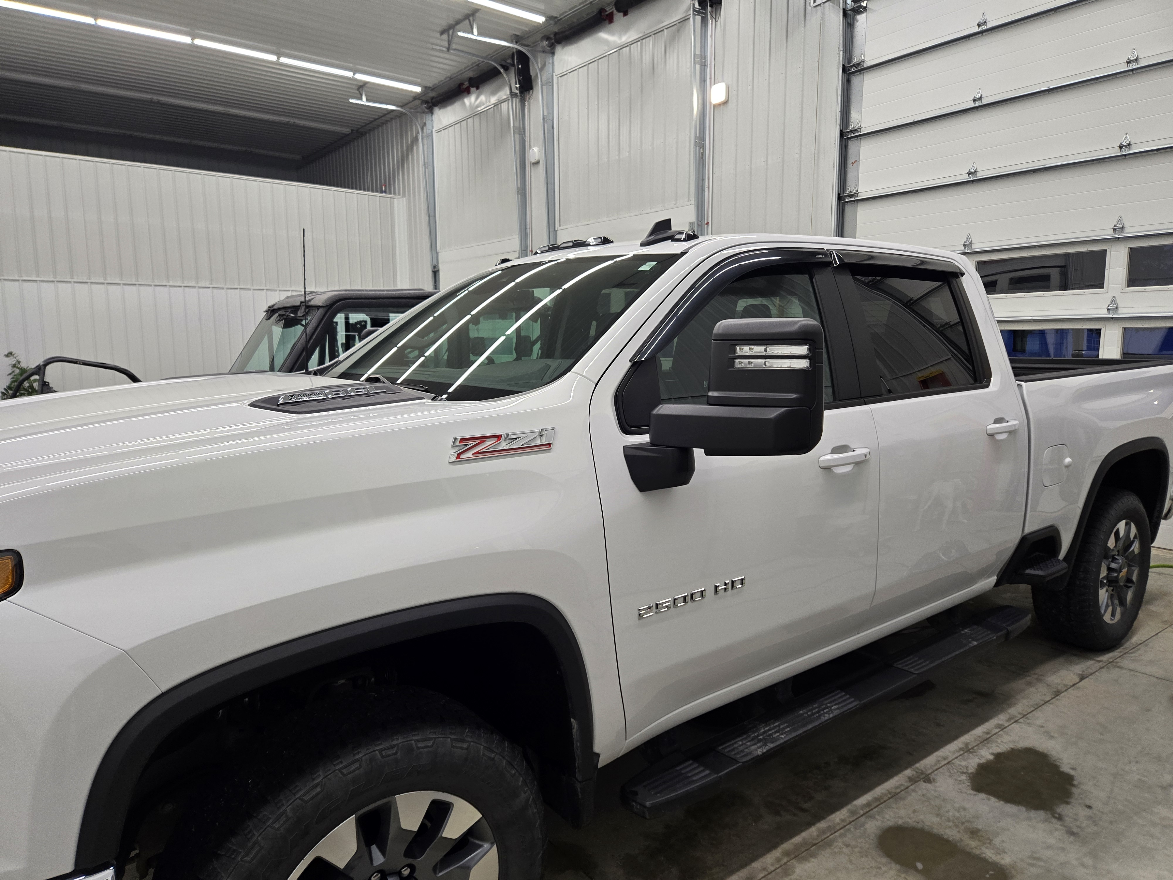 Used 2024 Chevrolet Silverado 2500 LT AWD/4WD image 1