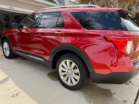 Used 2022 Ford Explorer Limited w/ Equipment Group 301A image 2