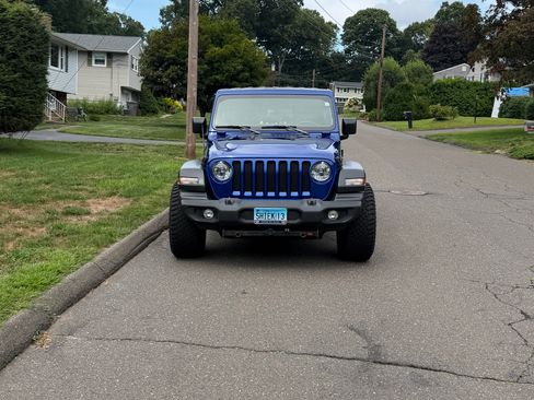 Used 2019 Jeep Wrangler Unlimited Sport AWD/4WD image 2