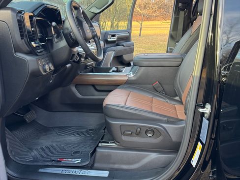 Used 2024 Chevrolet Silverado 2500 High Country w/ High Country Premium Package image 14