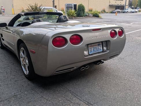 Used 2000 Chevrolet Corvette Convertible w/ Memory Pkg image 2