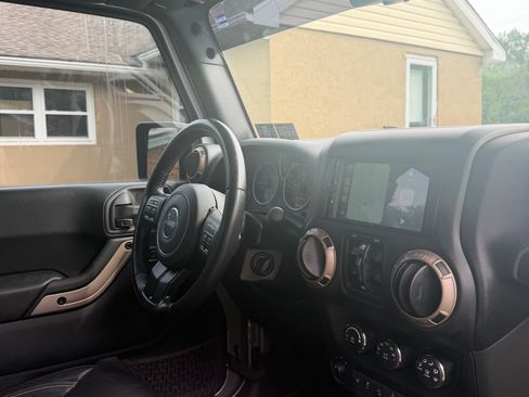 Used 2016 Jeep Wrangler Unlimited Sahara AWD/4WD image 12
