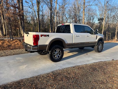 Used 2022 Ford F250 Lariat w/ Lariat Ultimate Package image 5