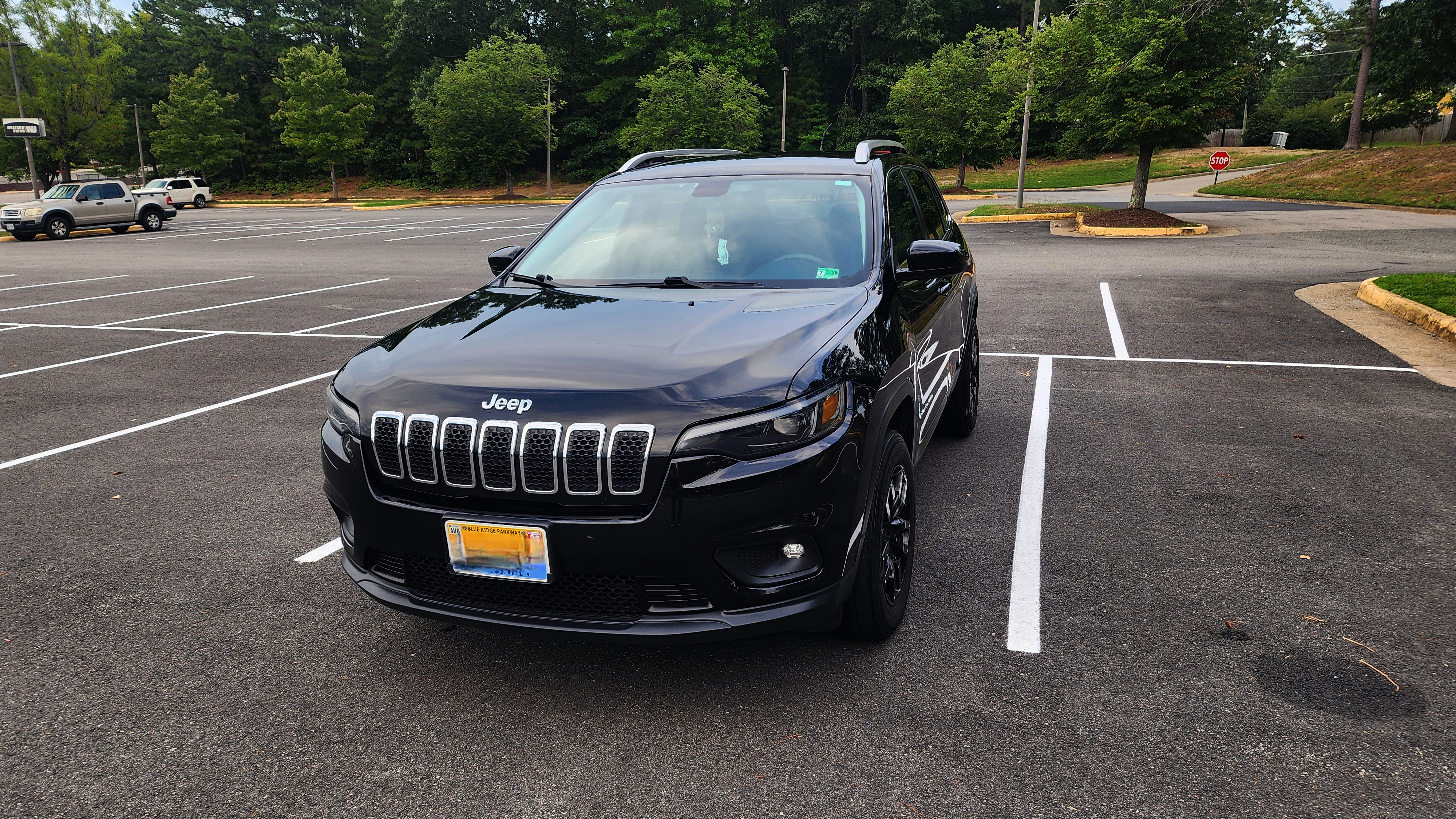 Used 2019 Jeep Cherokee Latitude w/ Cold Weather Group AWD/4WD image 15