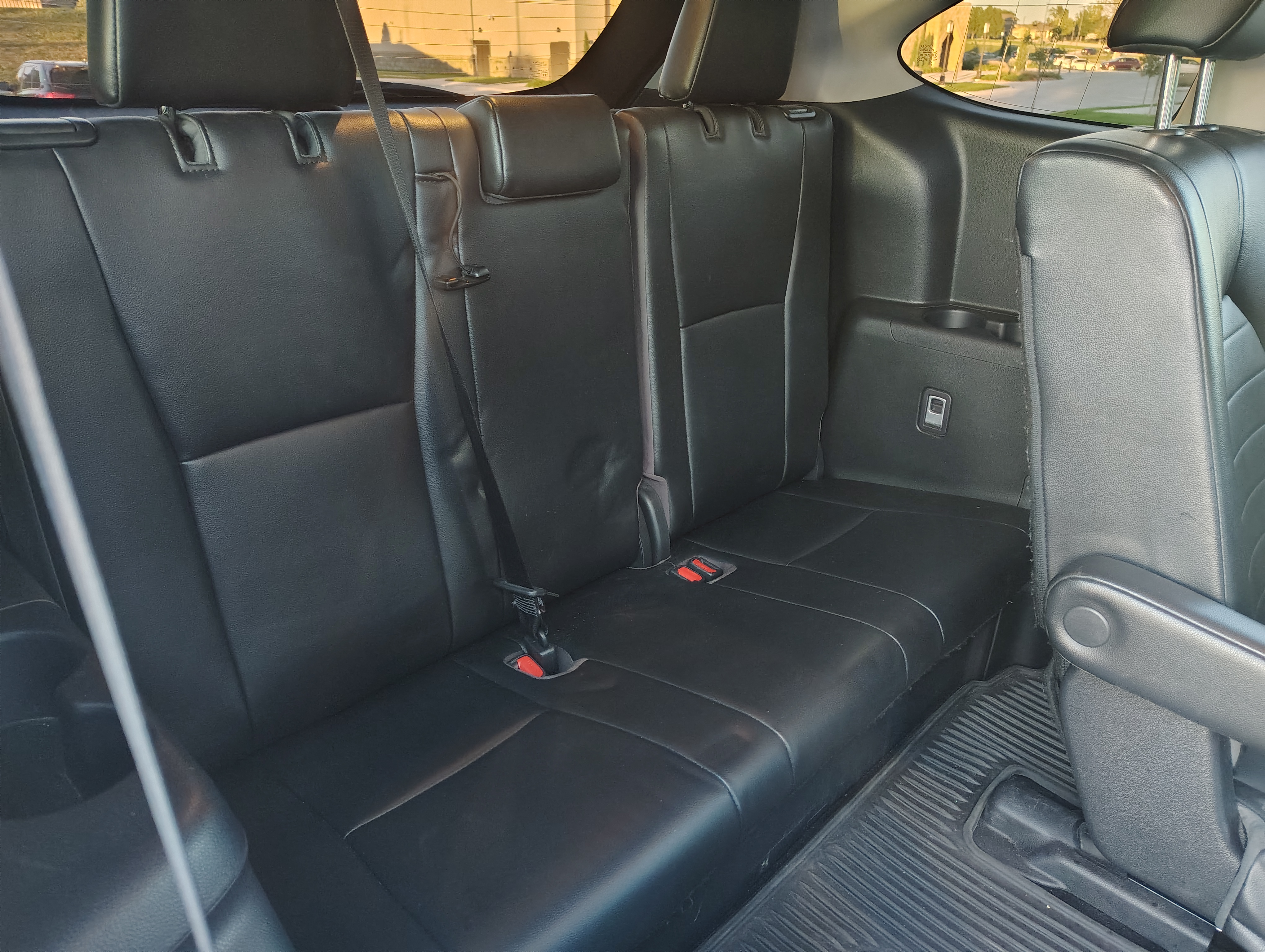 Used 2022 Toyota Highlander XLE AWD/4WD image 14