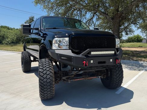 Used 2004 Ford Excursion Limited AWD/4WD image 2