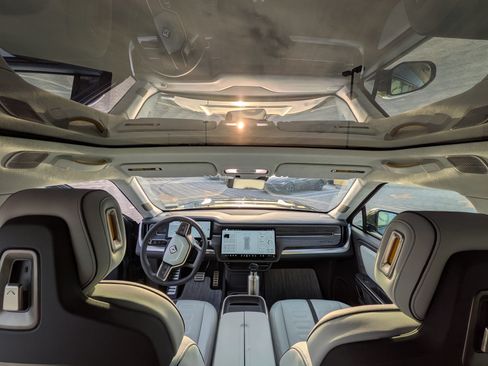 Used 2023 Rivian R1S Adventure image 13