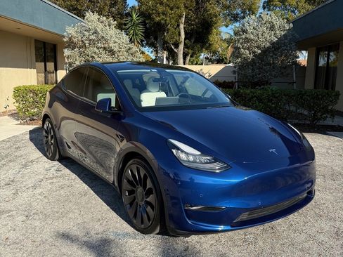 Used 2021 Tesla Model Y Performance image 2