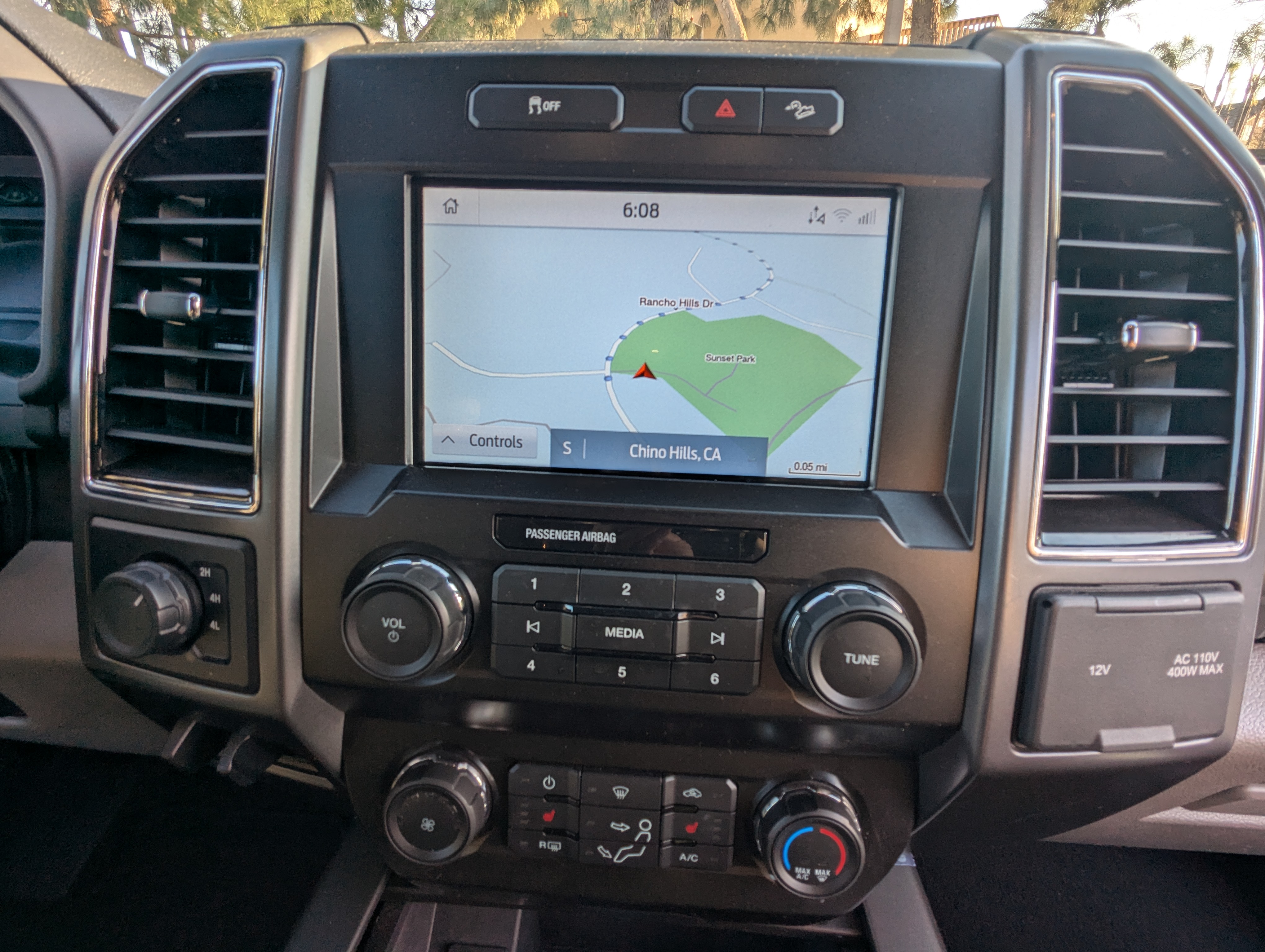 Used 2022 Ford F250 XLT w/ XLT Premium Package AWD/4WD image 11
