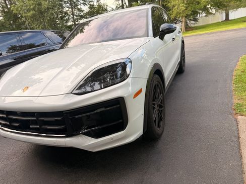 Used 2025 Porsche Cayenne GTS AWD/4WD image 4