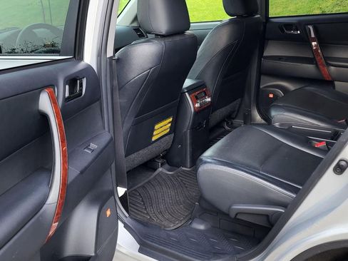 Used 2013 Toyota Highlander Limited image 12