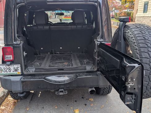 Used 2016 Jeep Wrangler Unlimited Sahara w/ Dual Top Group image 10