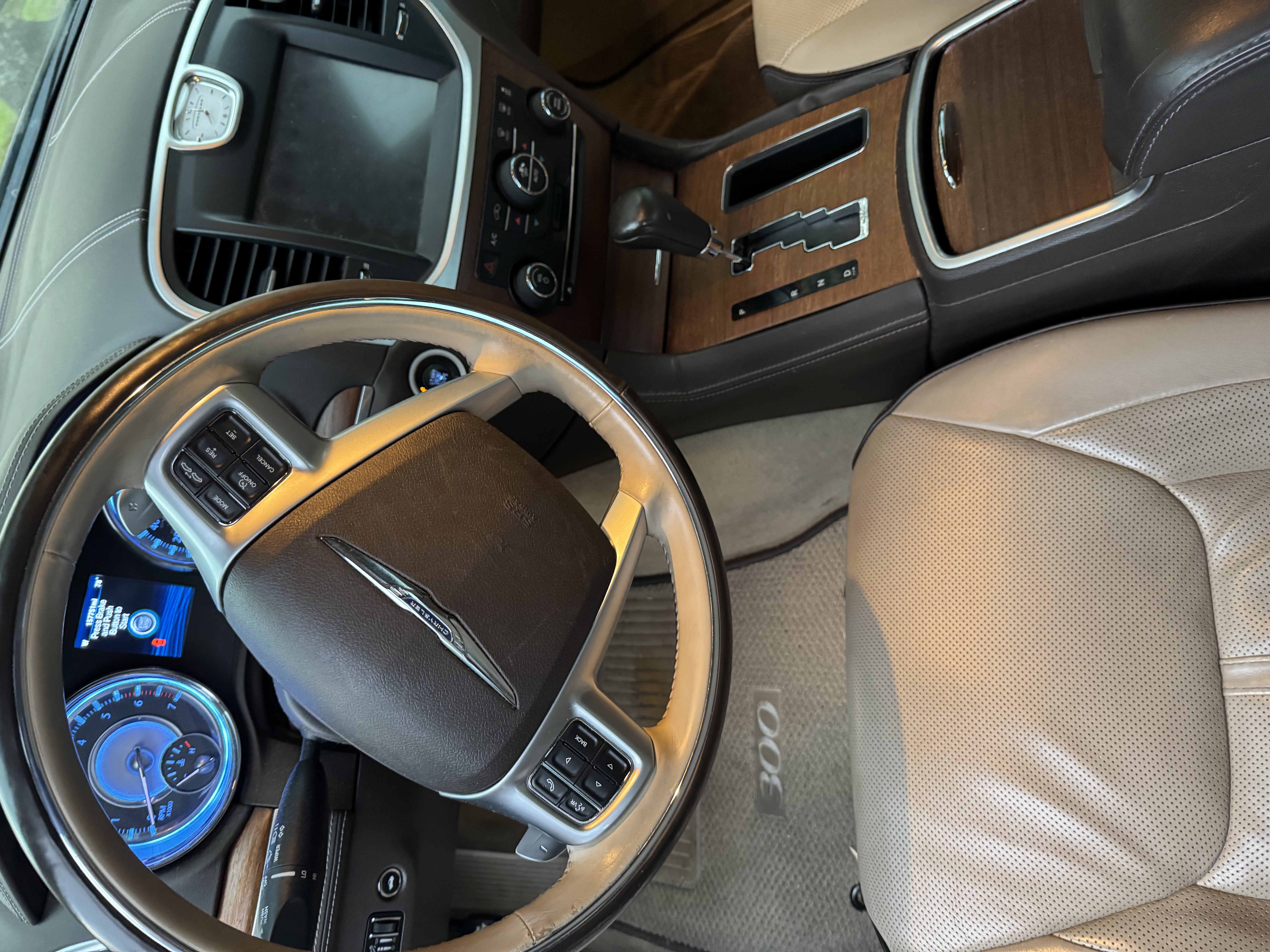 Used 2013 Chrysler 300 C Luxury Series w/ Light Group RWD image 2