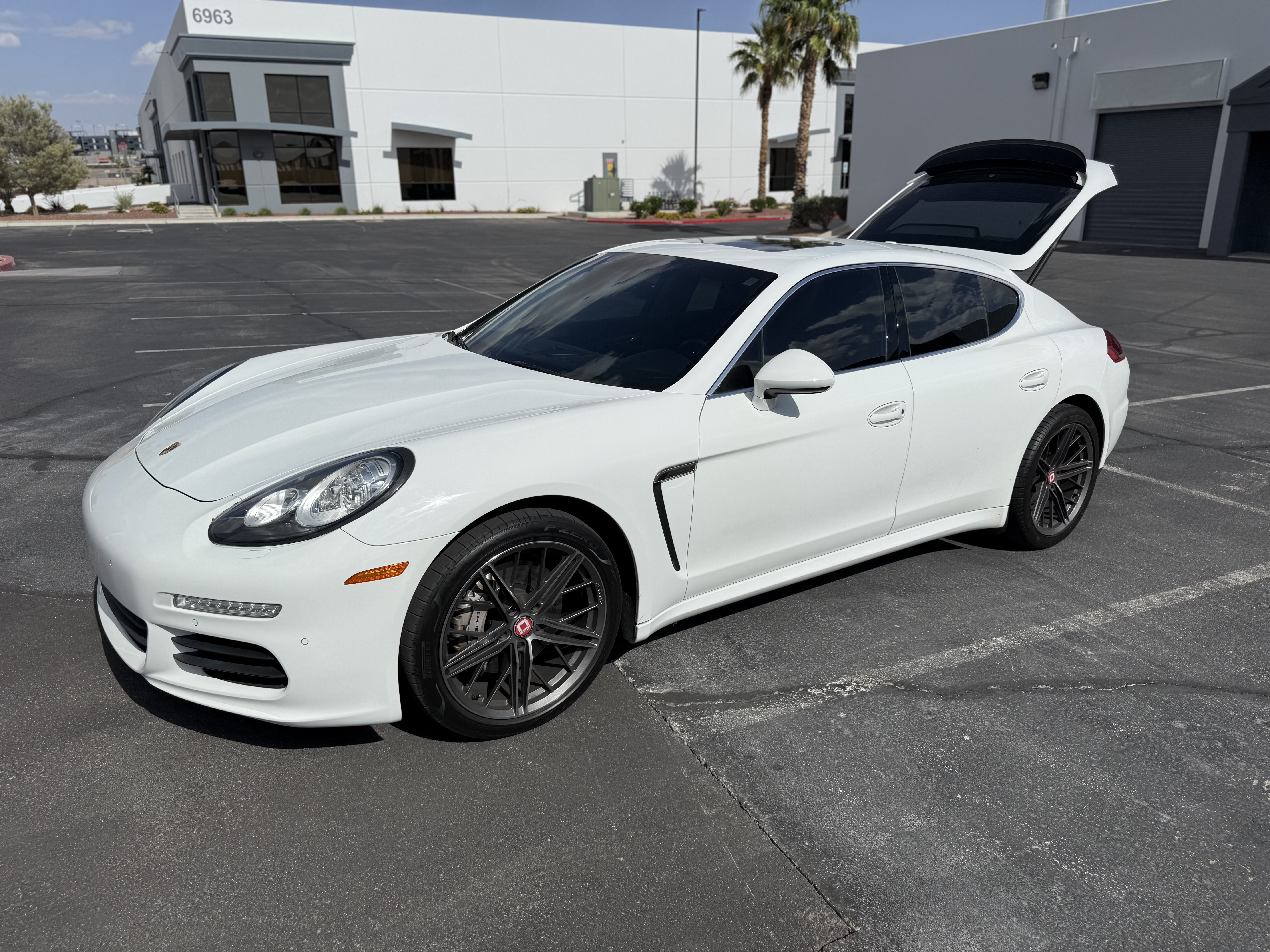 Used 2014 Porsche Panamera S RWD image 1