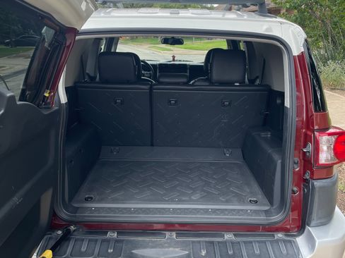 Used 2011 Toyota FJ Cruiser Sport Utility 2D w/ Convenience Pkg image 6