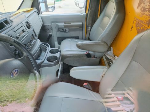 Used 2011 Ford E-350 and Econoline 350 Super Duty image 2