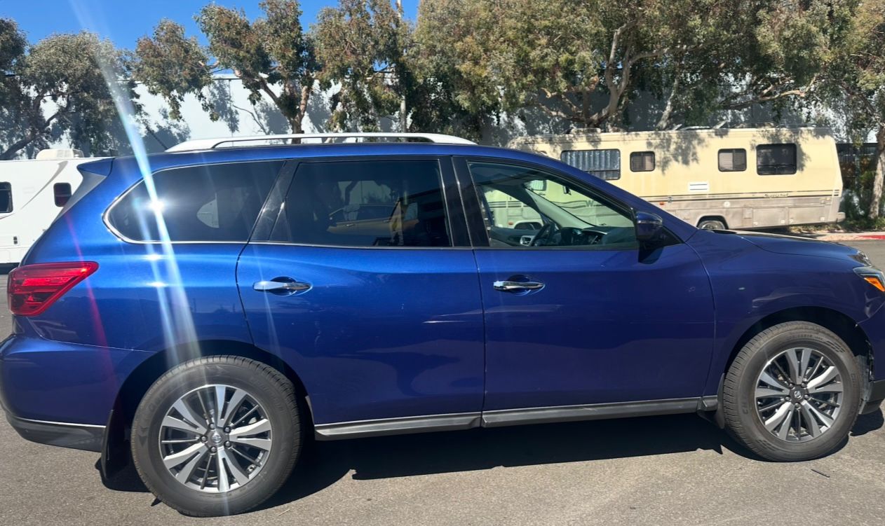 Used 2017 Nissan Pathfinder S FWD image 2
