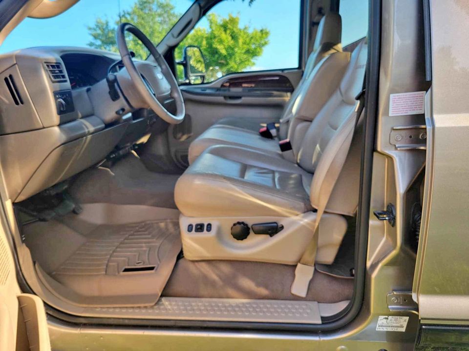 Used 2003 Ford F250 Lariat AWD/4WD image 2