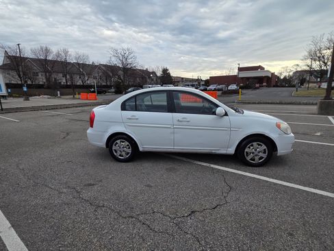 Used 2009 Hyundai Accent GLS image 9