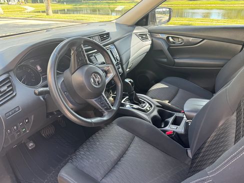 Used 2020 Nissan Rogue SV image 9