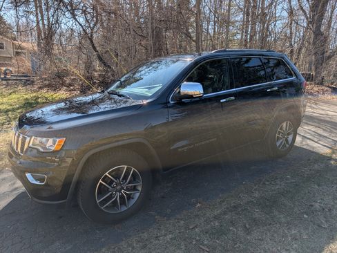 Used 2019 Jeep Grand Cherokee Limited w/ Trailer Tow Group IV image 18