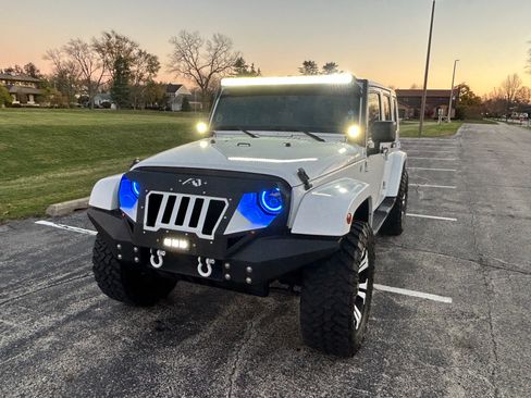 Used 2013 Jeep Wrangler Unlimited Sahara w/ Dual Top Group image 10