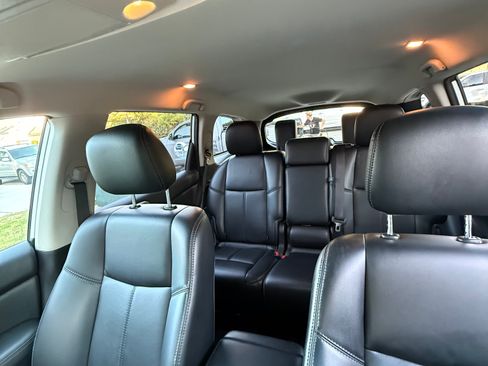 Used 2016 Nissan Pathfinder SL w/ Cargo Package FWD image 4