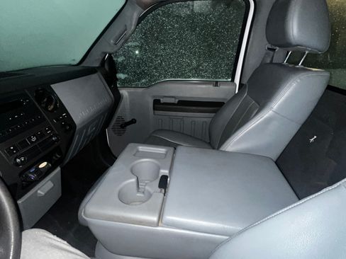 Used 2014 Ford F250 XL w/ Snow Plow Prep Package image 10