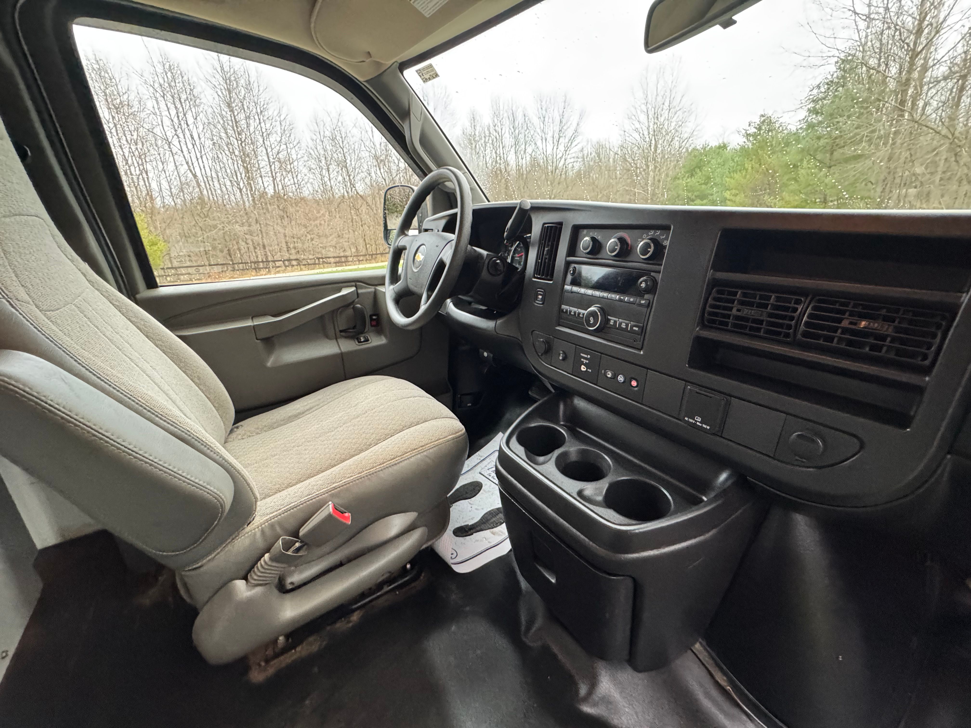 Used 2018 Chevrolet Express 2500 w/ Driver Convenience Package RWD image 11
